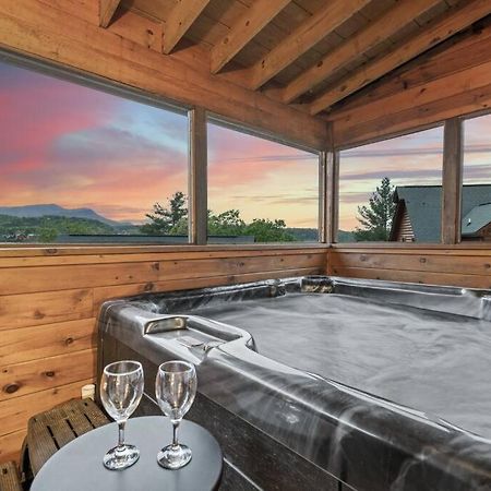 Cozy Cabin In The Smokies!!! Fully Furnished And Complete With Community Indoor And Outdoor Pools And Spas, Game And Fitness Rooms As Well As A Private Hot Tub Pigeon Forge Kültér fotó