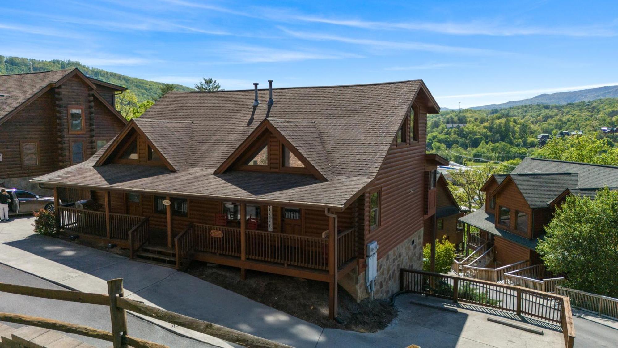 Cozy Cabin In The Smokies!!! Fully Furnished And Complete With Community Indoor And Outdoor Pools And Spas, Game And Fitness Rooms As Well As A Private Hot Tub Pigeon Forge Kültér fotó