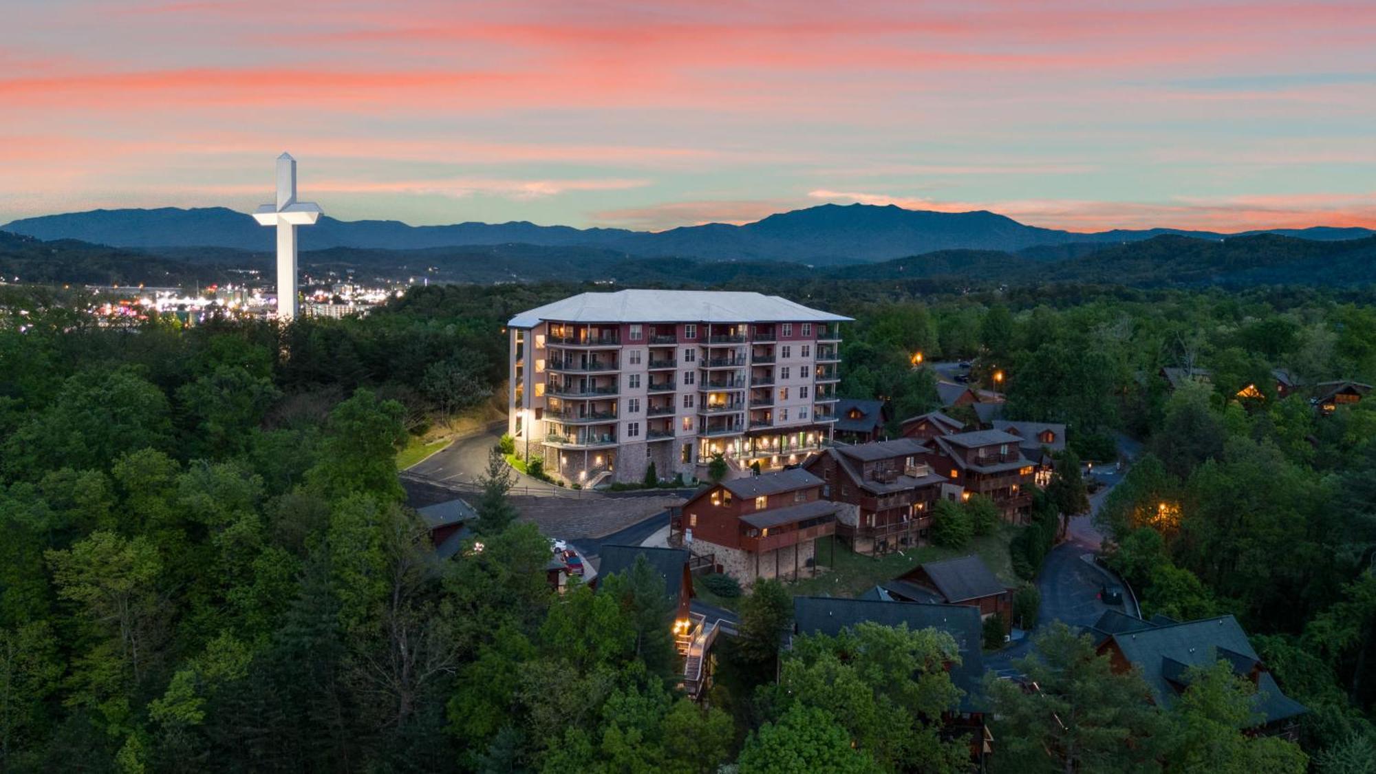 Cozy Cabin In The Smokies!!! Fully Furnished And Complete With Community Indoor And Outdoor Pools And Spas, Game And Fitness Rooms As Well As A Private Hot Tub Pigeon Forge Kültér fotó